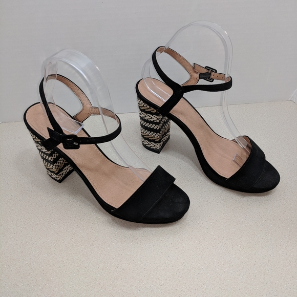 Shoes - Chunky heel sandal. Black w/design on heel. Size 9